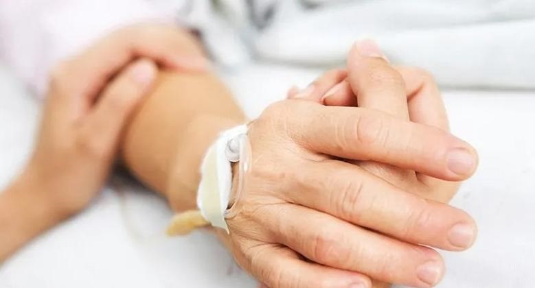 تفسير رؤية الميت في المنام وهو متعب ودلالاته لابن سيرين