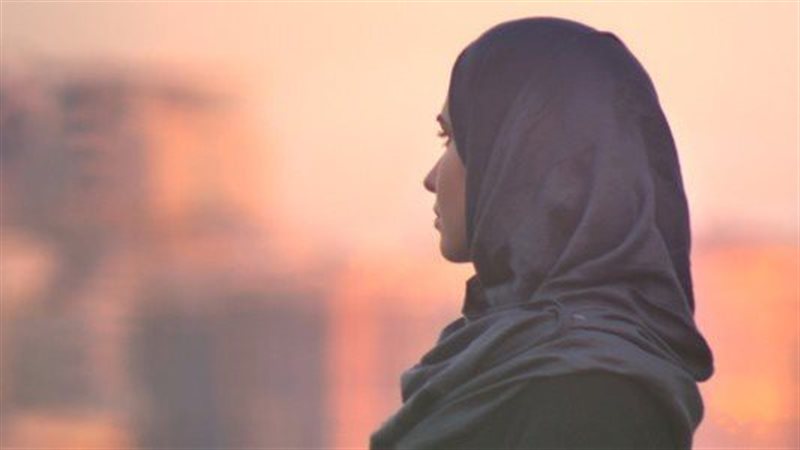 تفسير حلم الخروج بدون حجاب للعزباء ودلالاته