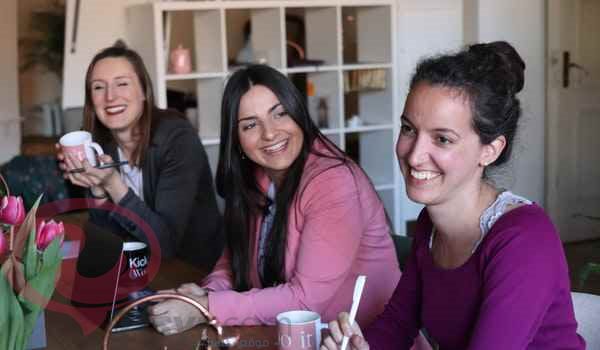 رؤية مجموعة نساء في المنام للمتزوجة