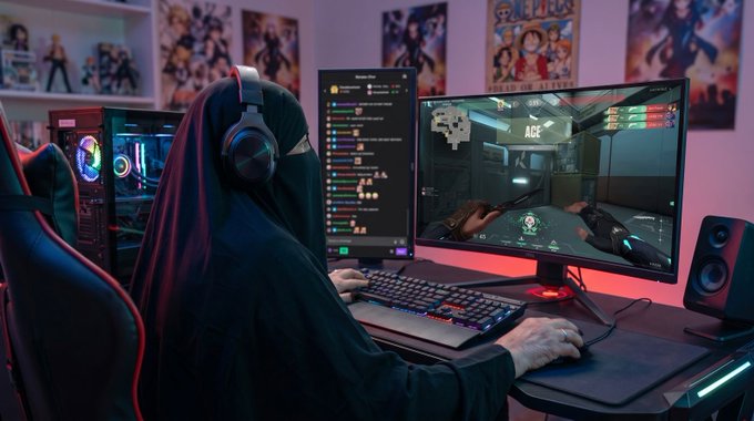 ممثلة سعودية تعمل بتقنيات الذكاء الاصطناعي