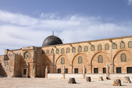 نداء عاجل من خطيب الأقصى إلى المسلمين والعرب لإنقاذ أولى القبلتين