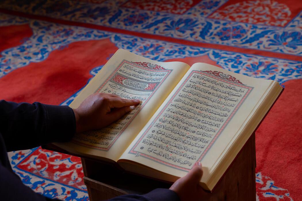 تفسير رؤية قراءة سورة الجن في المنام وأبرز دلالاتها عند ابن سيرين