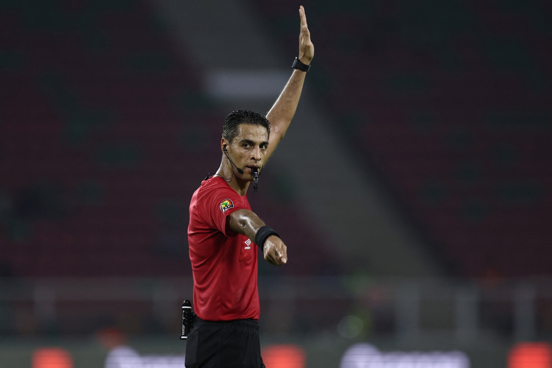 من هو حكم مباراة كوريا الجنوبية والتشيك فجر اليوم في كأس الع