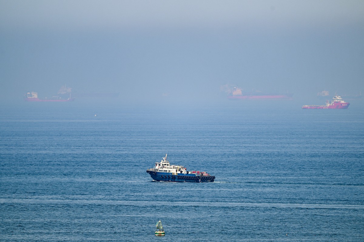 Largest number of ships pass through Strait of Hormuz on Monday