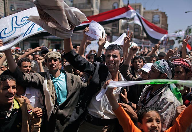 اليمن: مقتل محتج يشعل التوتر في عدن والاحتجاجات تت