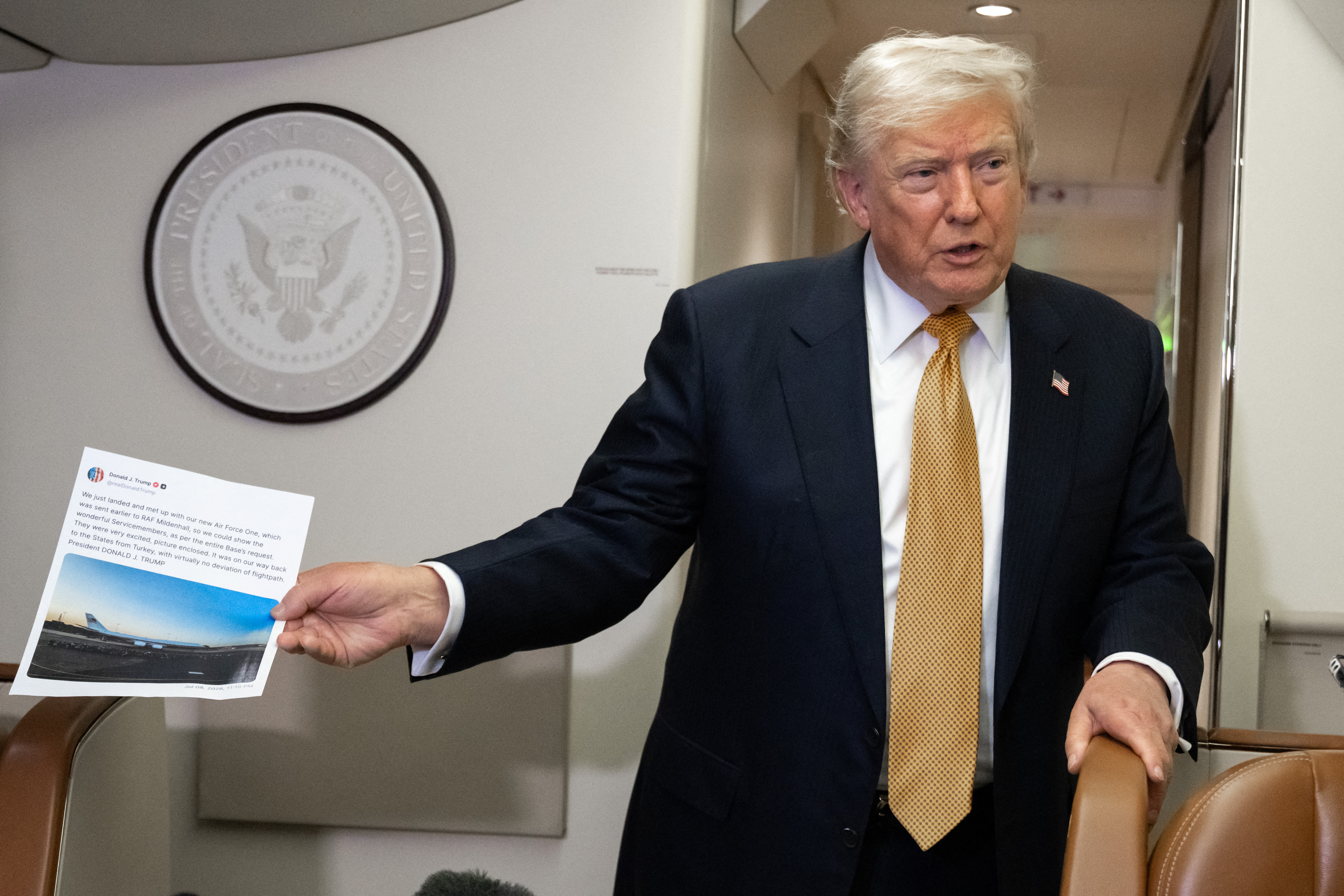 $100,000: Trump's price for giving traders early access to his posts
