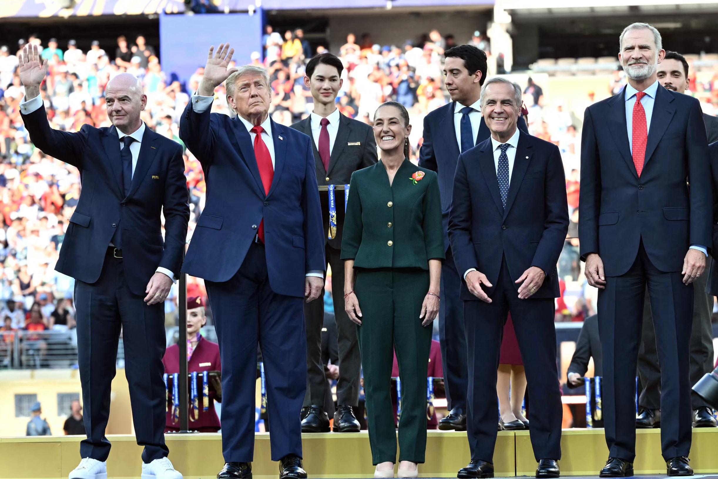 Weird face, long neck: Alien infiltrates World Cup trophy presentation ceremony!