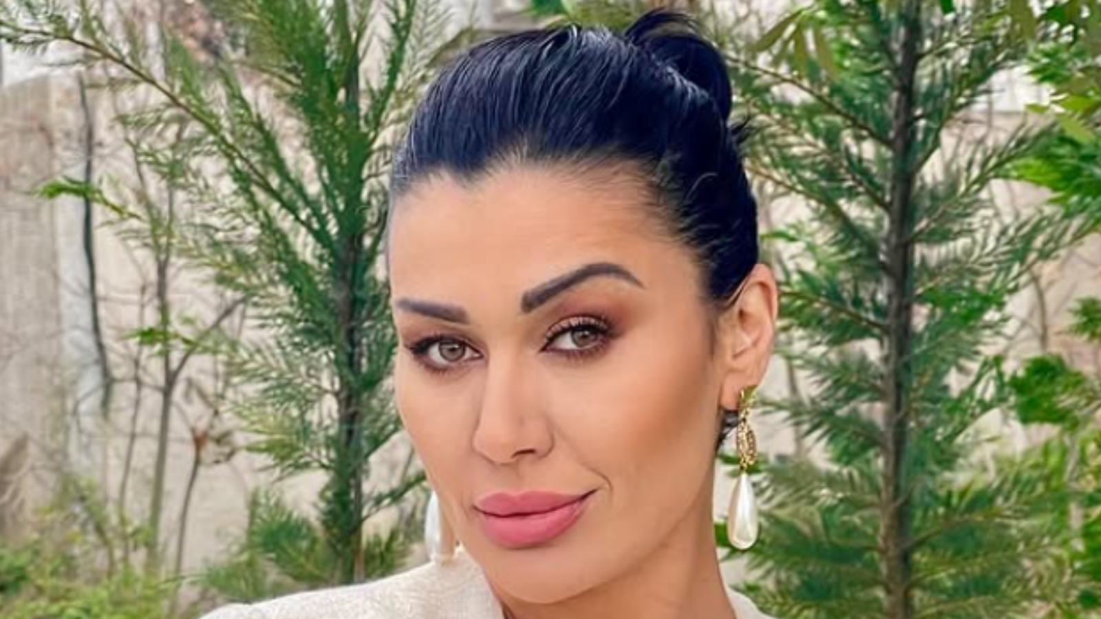 بعد وصفها بـ العجوزة نادين الراسي ترد بقوة وتكشف عمرها الحقيقي بعد وصفها بـ العجوزة نادين الراسي ترد بقوة وتكشف عمرها الحقيقي