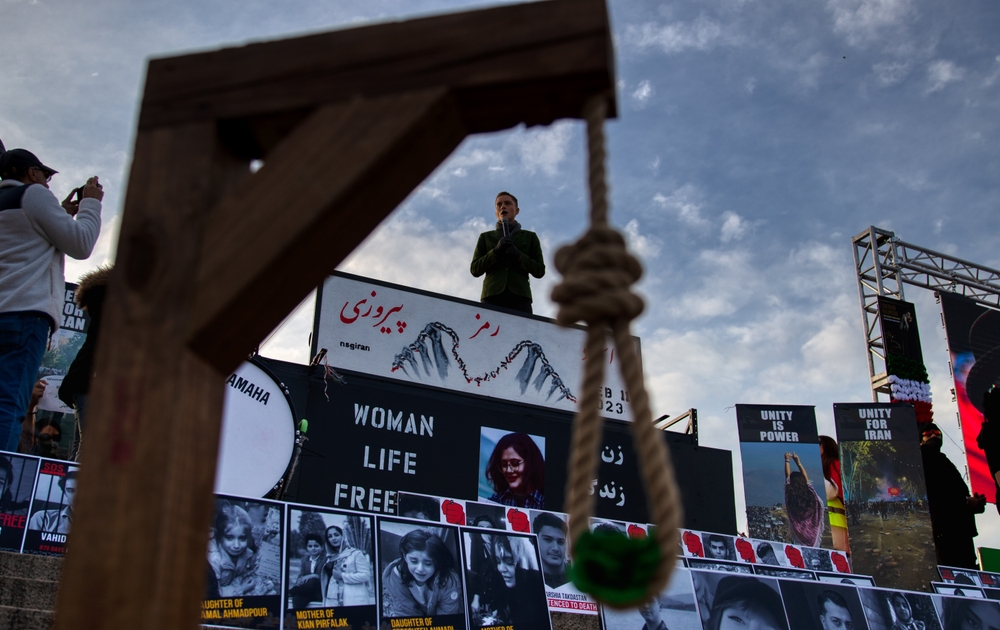 Iran hangs two protesters in public