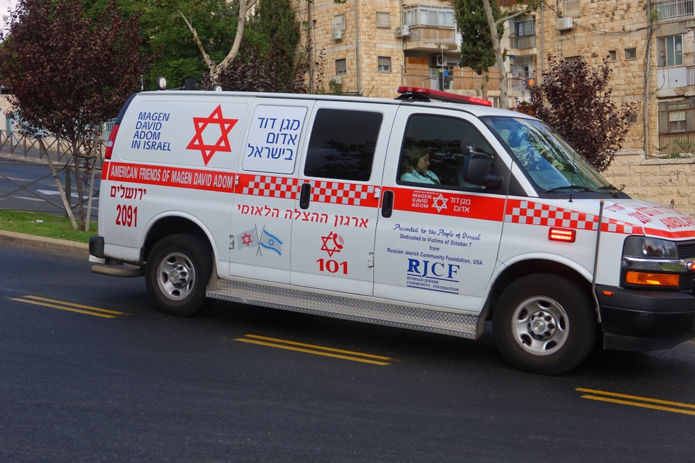 Stabbing attack leaves 1 Israeli and 2 Palestinians injured