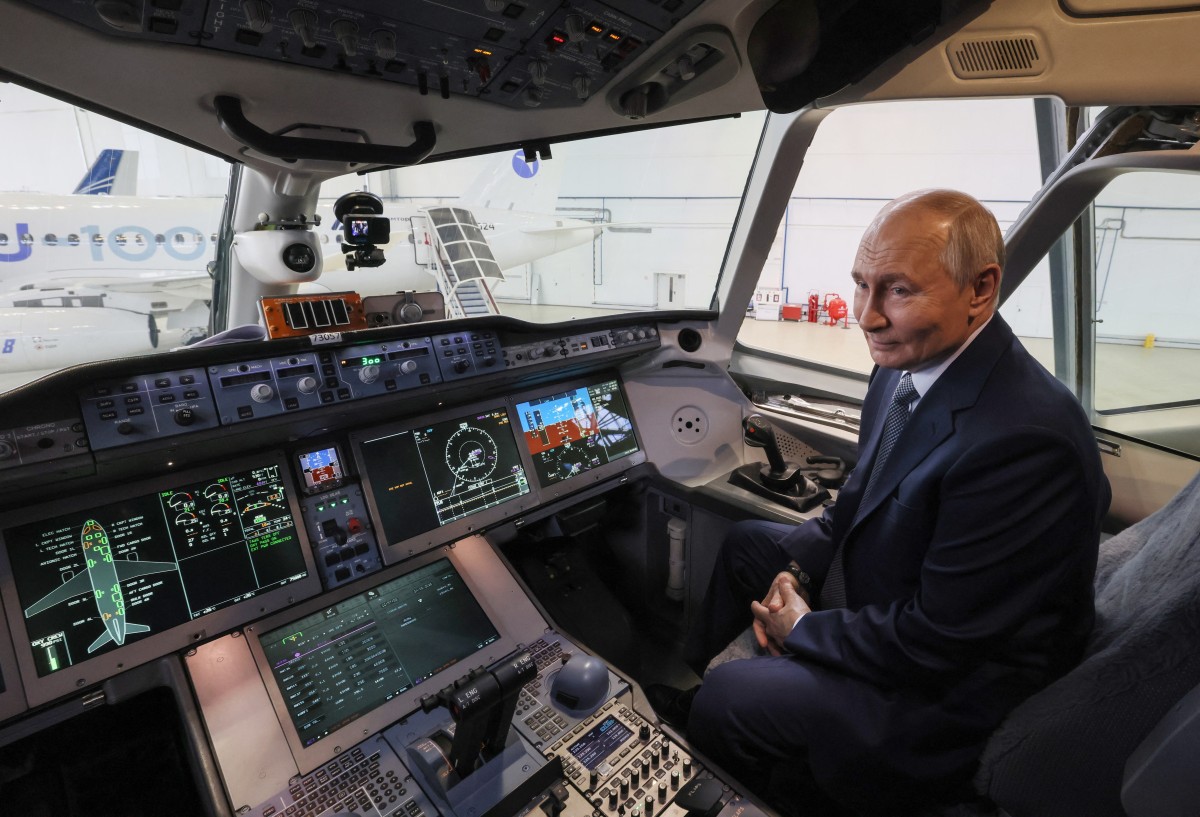 Fully Russian jet airliner completes maiden flight