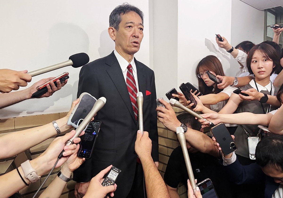US backs weakening Japanese yen for first time since 1998
