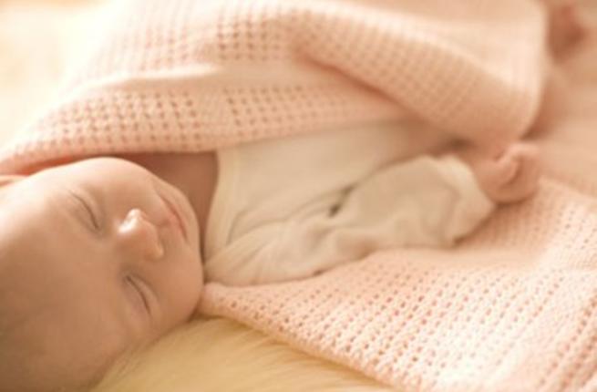 دراسة حديثة نوم الأطفال الرضع في سرير