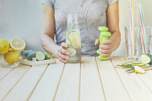 فوائد شرب الماء مع الليمون طوال اليوم البوابة