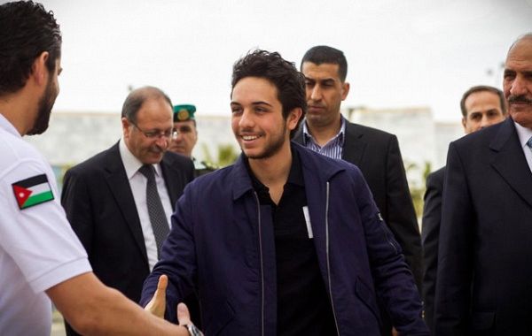 من هم أجمل الأمراء في العالم.. ومن العرب بينهم؟