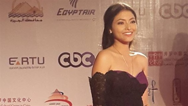 الفنانة الشابة "مي الغيطي" تخضع لجلسة تصوير جريئة تصدم جمهورها! | البوابة