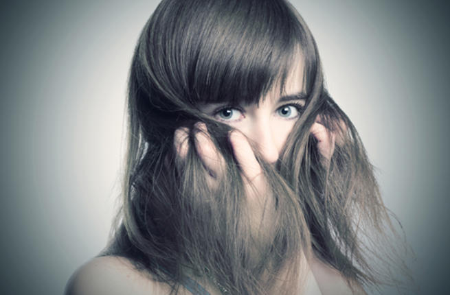 6 أسباب تعجل من ظهور الشعر الأبيض البوابة