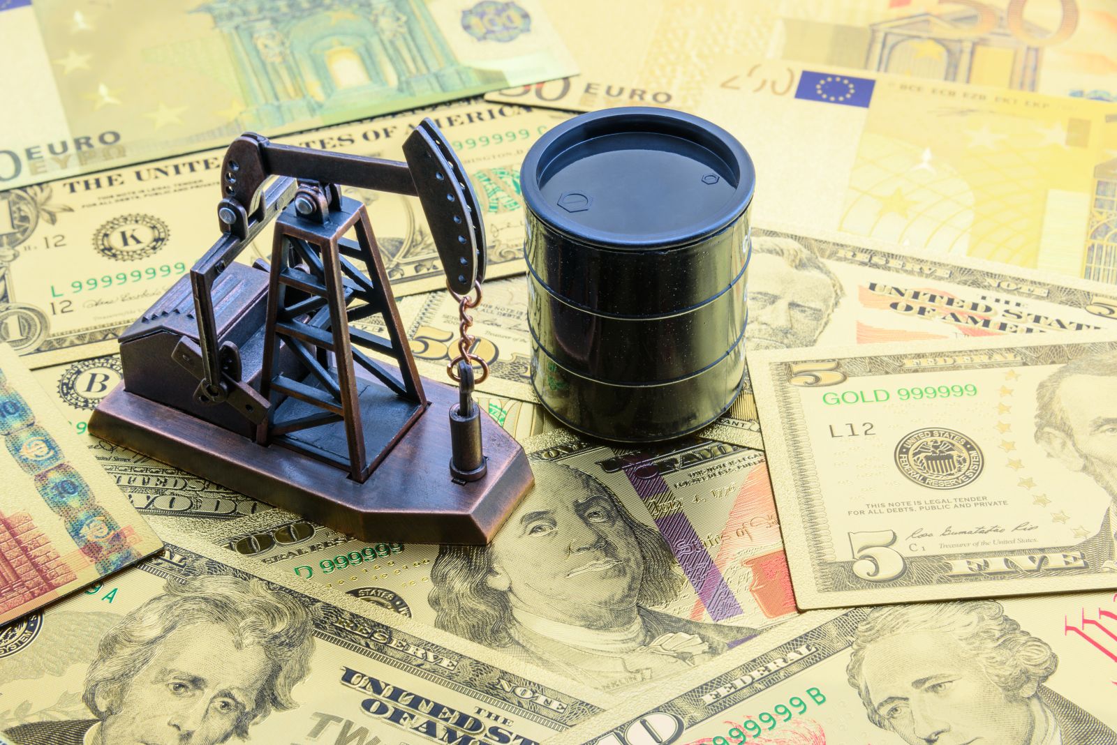 US dollar, oil prices rally on Red Sea shipping risks, anti-Houthi coalition