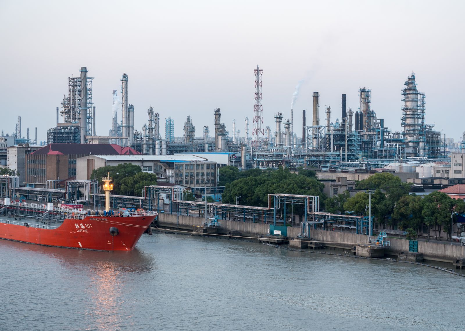 Oil prices rise close to 10-month high, again