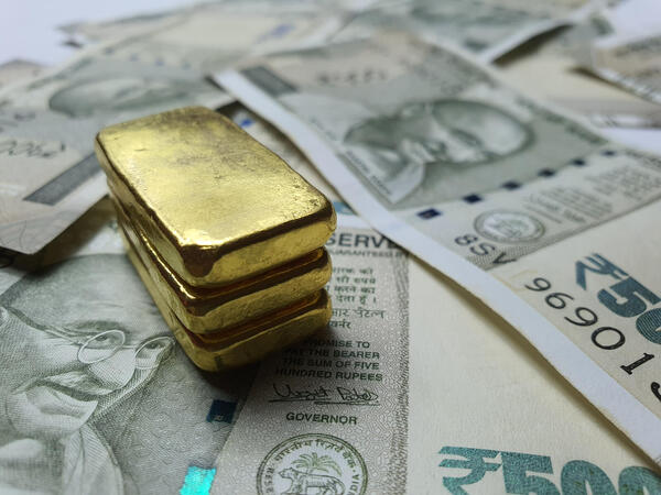 US inflation decline weighs on gold prices