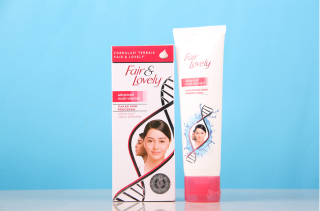 كريم تفتيح الوجه من الصيدلية "فير آند لفلي" (Fair & Lovely)