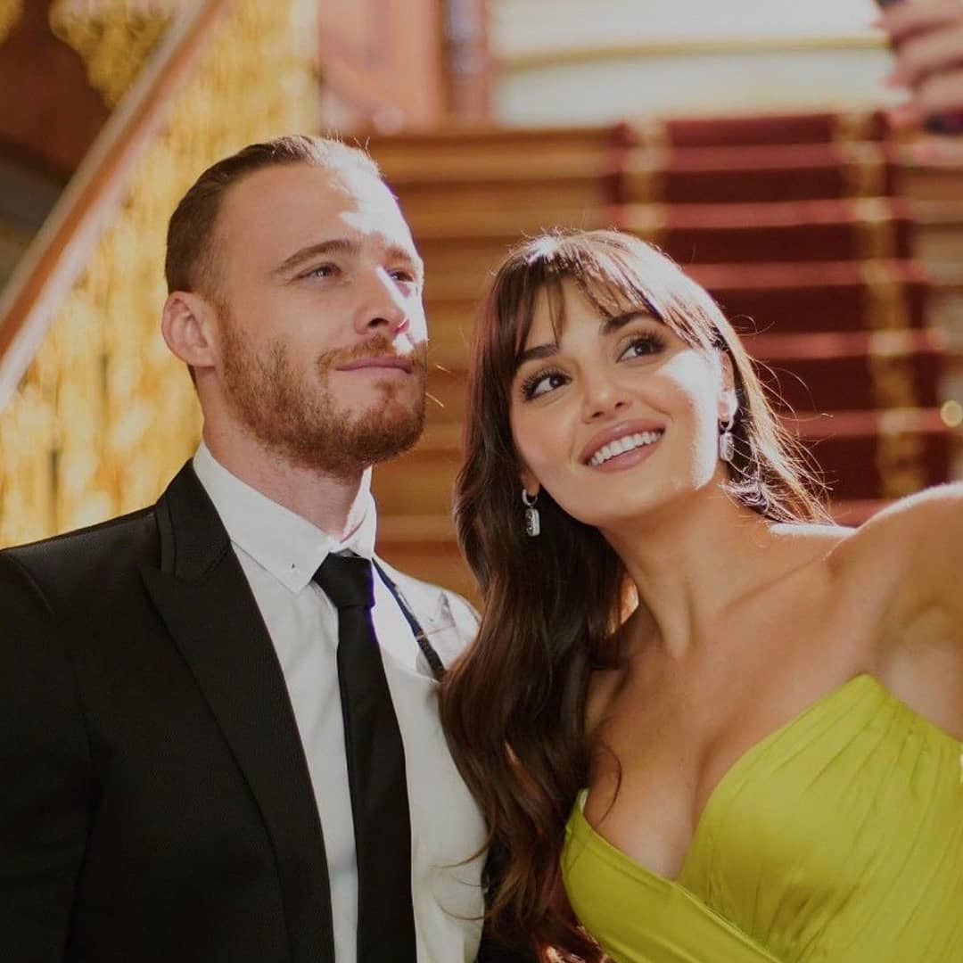 Clues Confirm the End of Relationship Between Kerem Bürsin and Hande Erçel