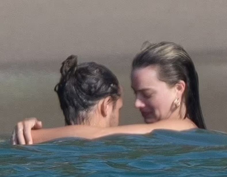 Margot Robbie husband Tom Ackerley sea kiss bikini
