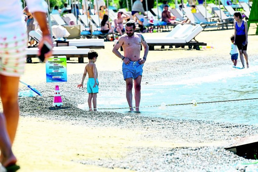 Beren Saat black swimsuit siyah mayosu Bodrum Kenan Doğulu