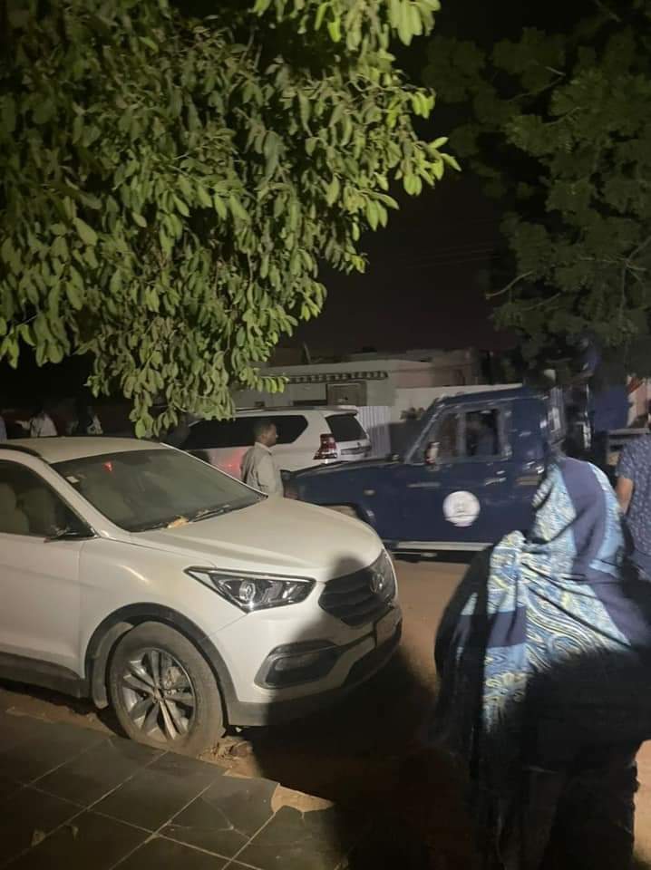 ""قوة عسكرية تحاصر منزل رئيس وزراء السودان حمدوك