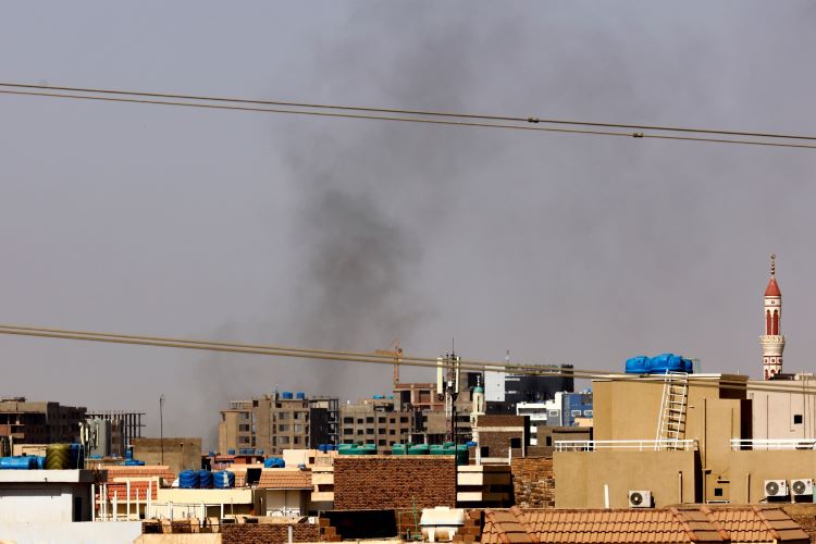 ""خلف القتال المحتدم منذ اكثر من اسبوع في السودان اكثر من 420 قتيلا