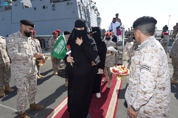 ""السعودية اجلت عشرات من رعاياها ورعايا دول عدة من السودان