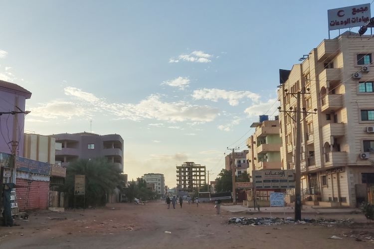 ""المعارك اجبرت كذلك أكثر من 335 ألف شخص على النزوح داخل السودان