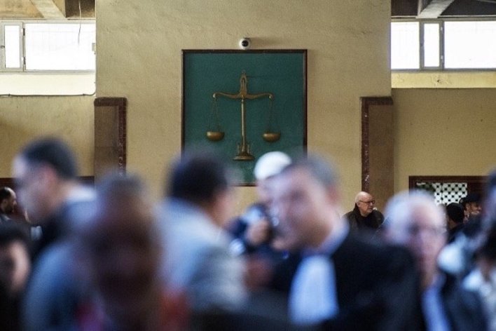 الجنس مقابل النقط