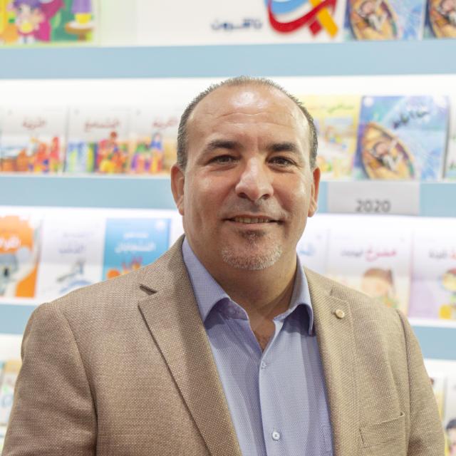 مؤنس خطاب يدافع عن كتاب يروج للمثلية الجنسية