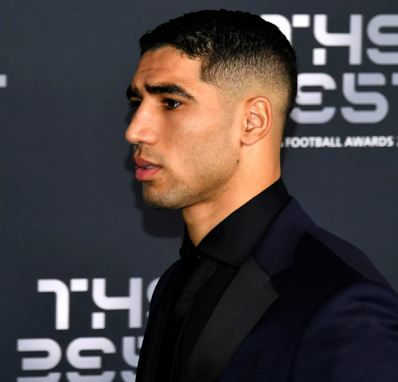 "أشرف حكيمي في حفل the best"