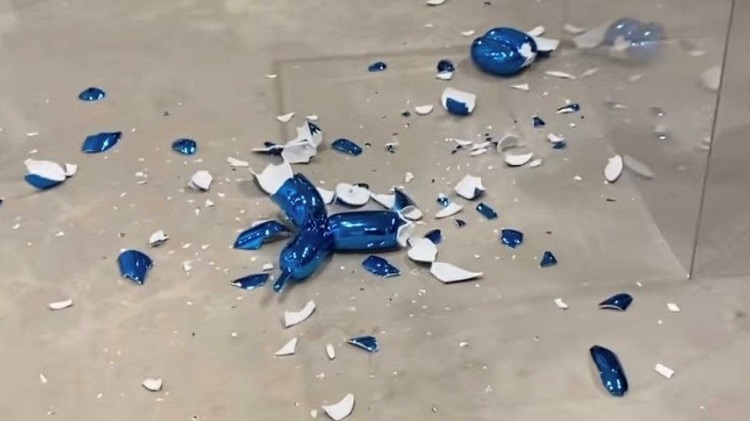 "منحوتة جيف كونز "