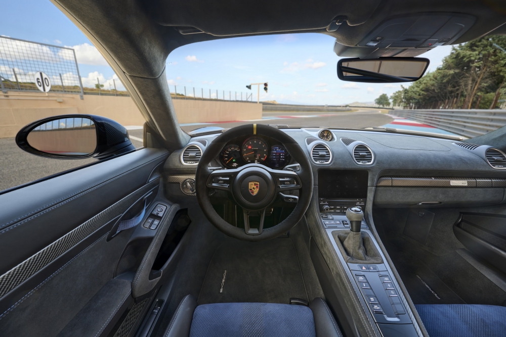بورش 718 كايمن GT4 RS