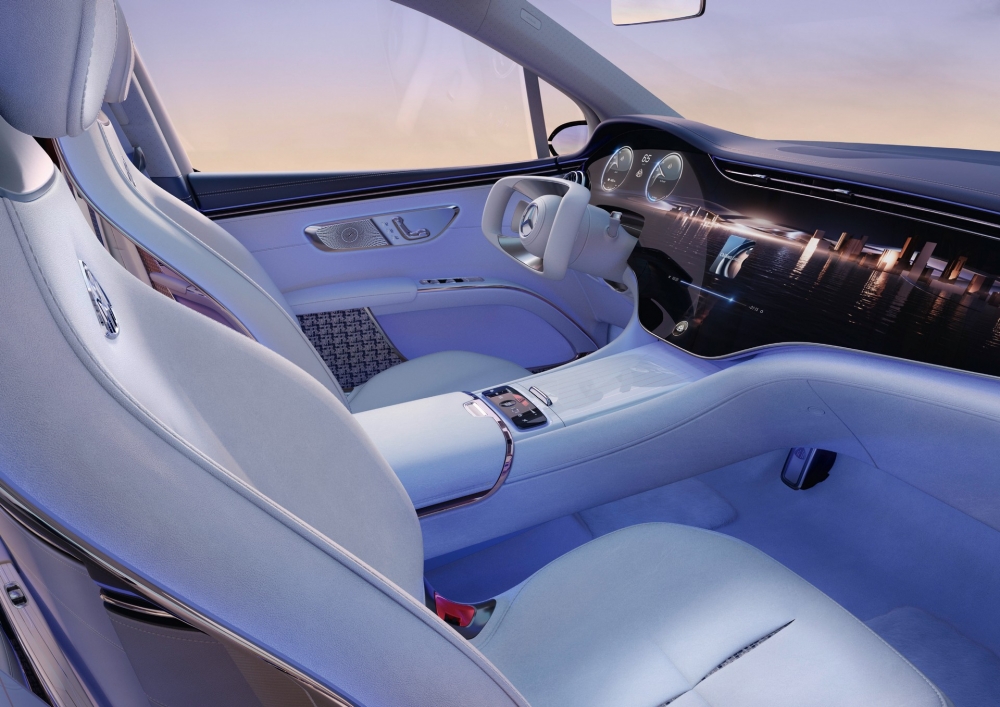 سيارة  SUV مايباخ EQS