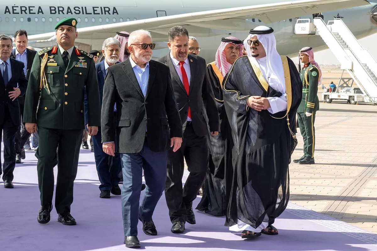 Saudi Arabia to tighten trade with Brazil, including military planes