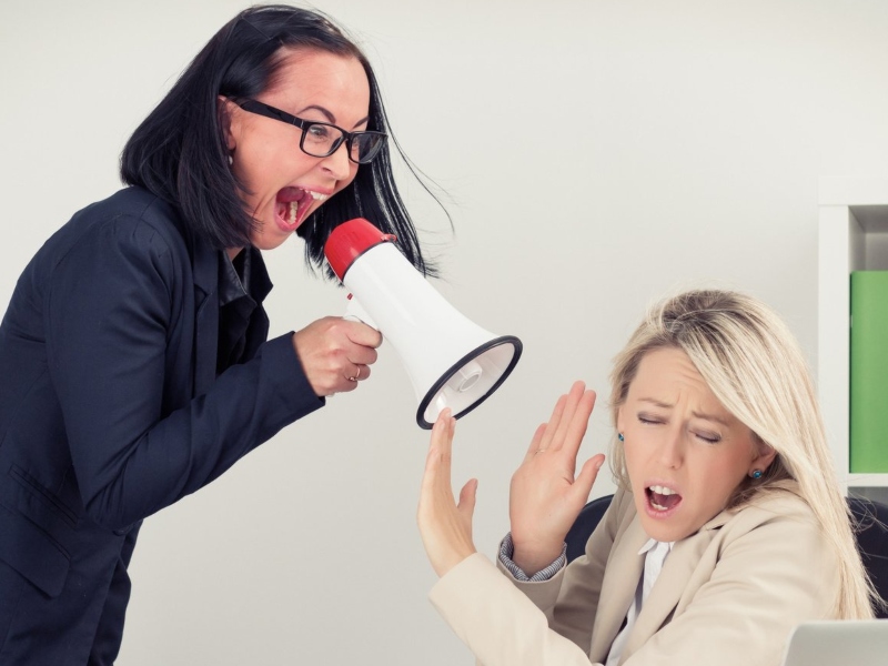 5 نصائح للتعامل مع مديرك العدواني صعب المزاج