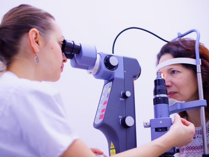 إعتام عدسة العين اكتشافه وأعراضه وعلاجه