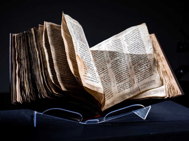 سوثبيز تستعد لبيع أقدم كتاب مقدس باللغة العبرية