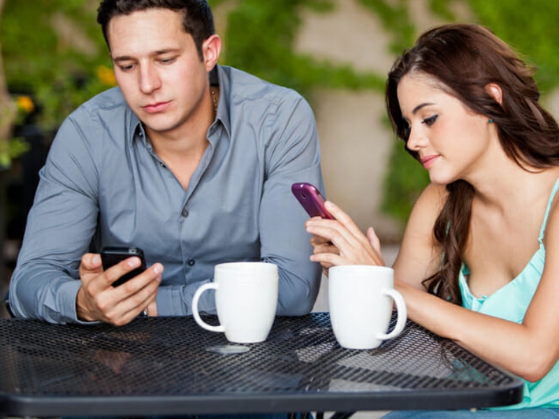 ما هي أهم الأمور التي يلاحظه الرجال في أول لقاء؟