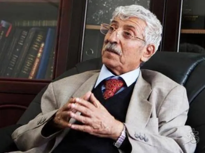 عبدالعزيز المقالح الشاعر اليمني في ذمة الله