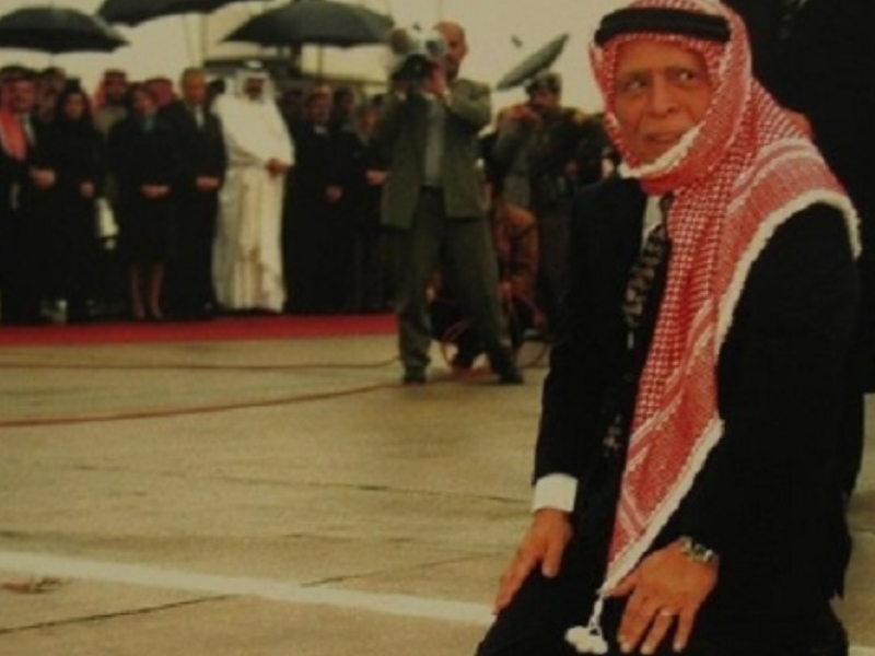 مكتبة البوابة: "الحسين أباً وإبناً: الأردن في ثلاثين عاماً" 