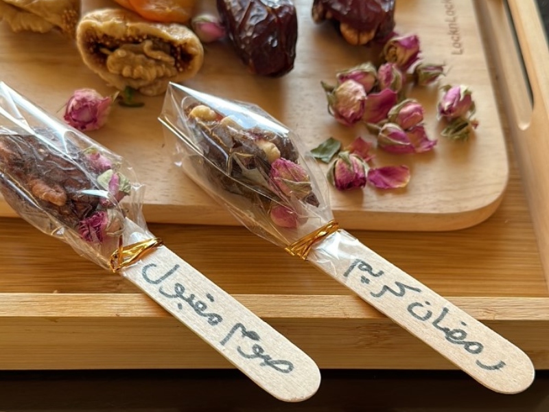 طريقة مبتكرة لتوزيع التمر على مائدة رمضان