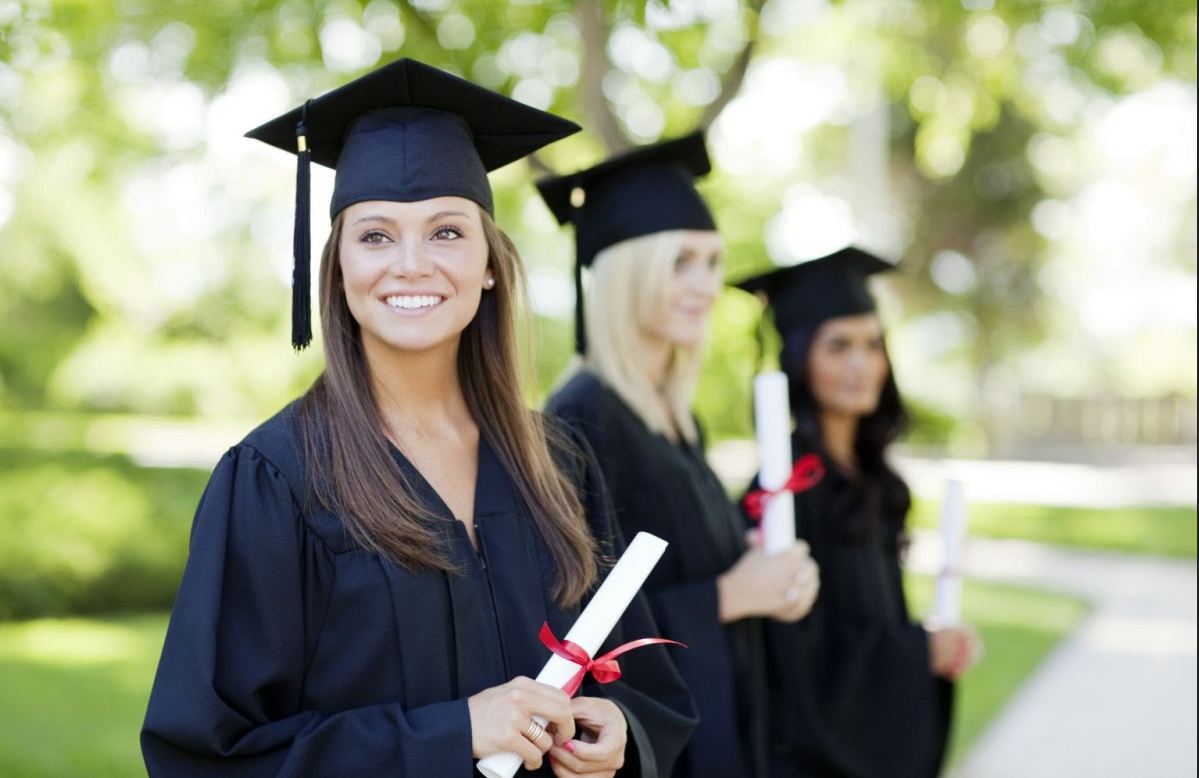 أجمل تهنئة بمناسبة التخرج من الجامعة