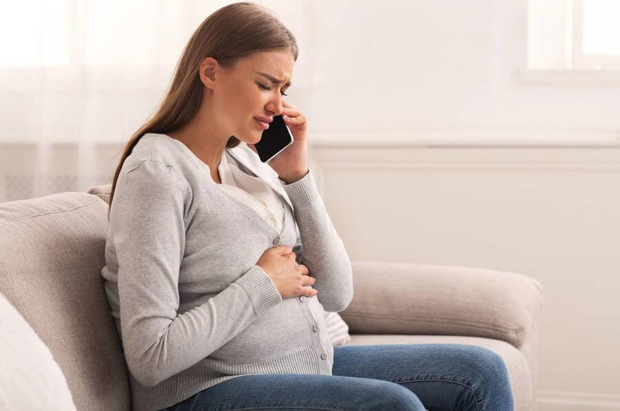 الفرق بين الدم الناتج عن الدورة الشهرية والدم الناتج عن الحمل