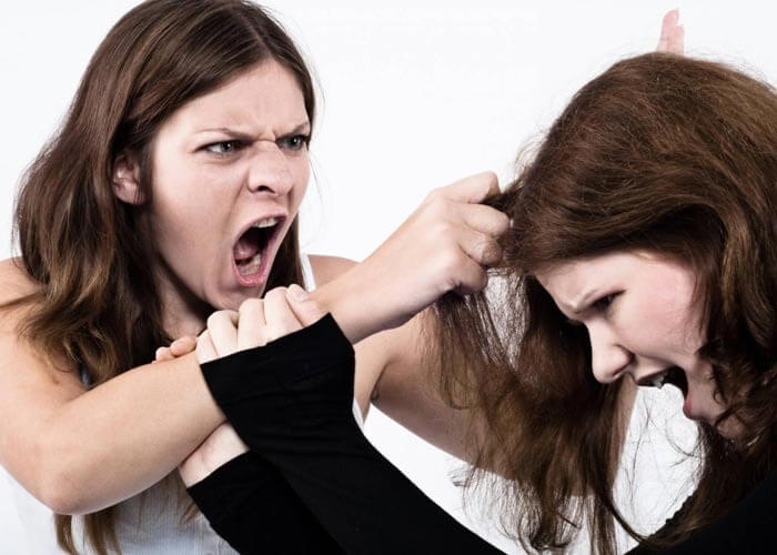 تفسير رؤية الضرة في المنام للمتزوجة لابن سيرين