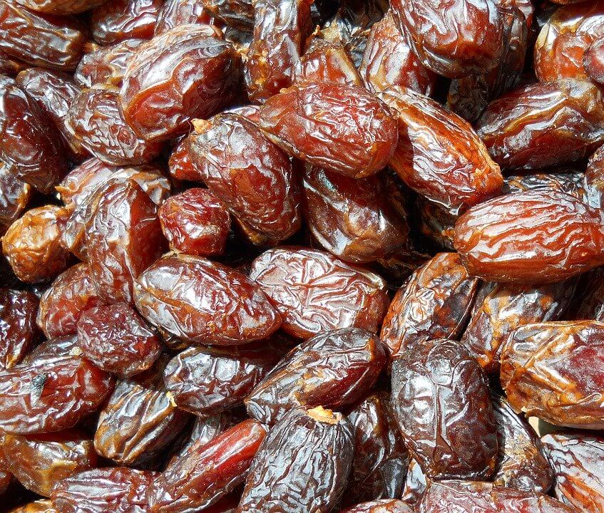 تنظيف الرحم وقت الدورة بالتمر